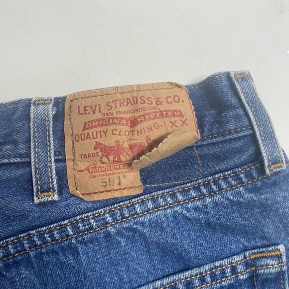 LEVI’S 501‎ Button Fly Men’s Blue Straight Jeans Size 40X32 HAND MEASURES 36X28 - Picture 5 of 12